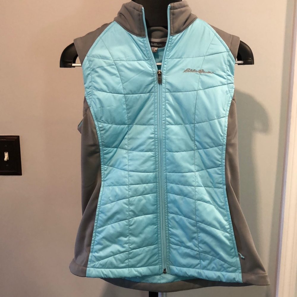 EUC Eddie Bauer light blue & grey vest. Size M